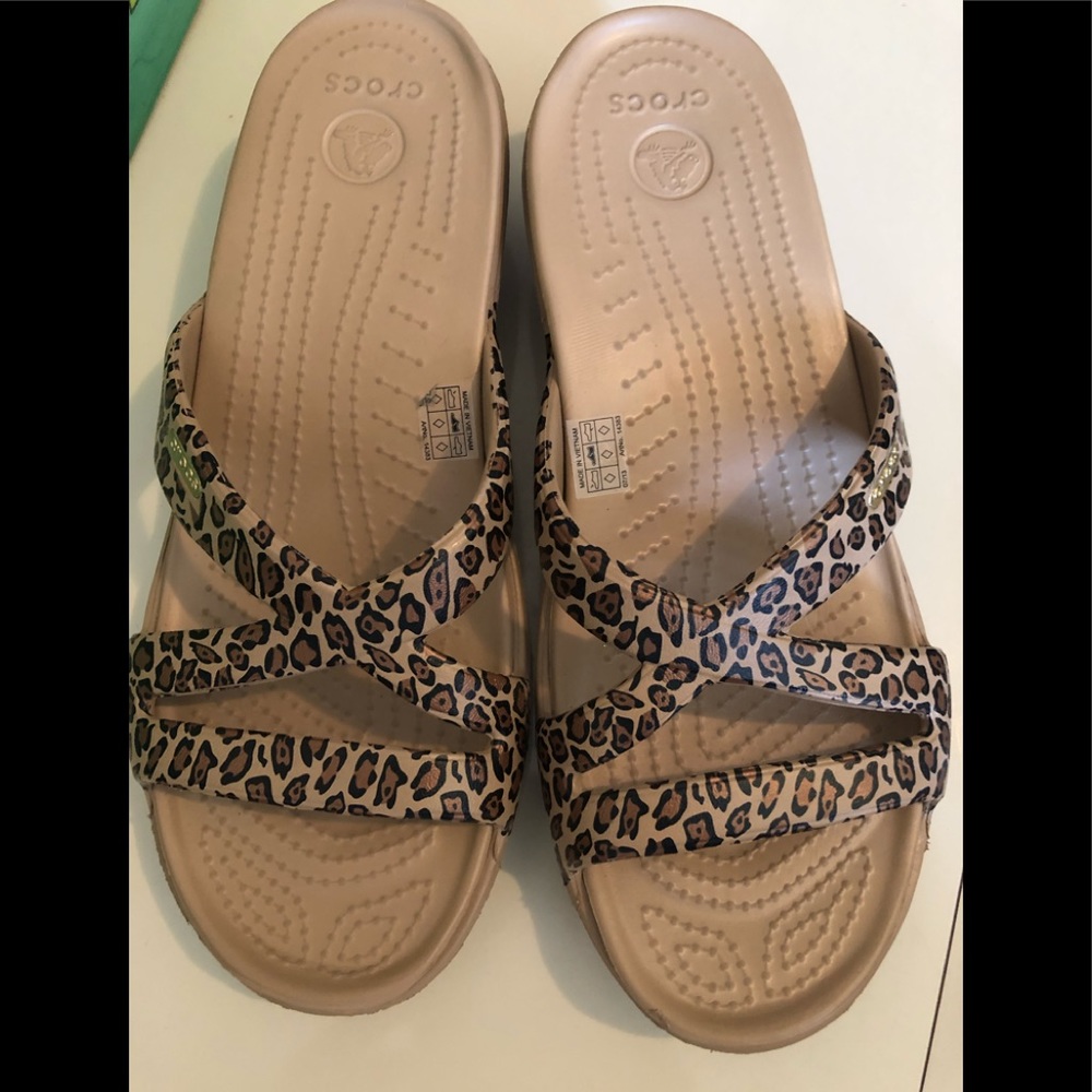 NWT-CROC Sandals